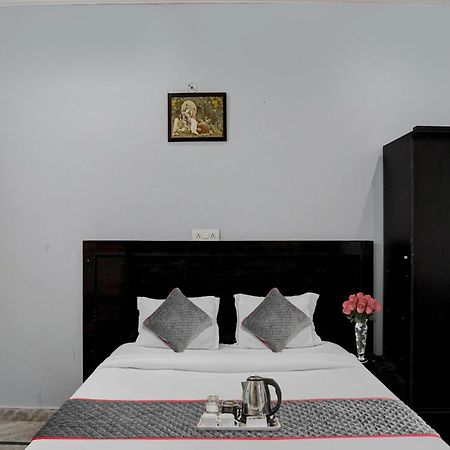 Hotel Collection O Samira Residency Near Botanic Garden Of Indian Republic Noida Exterior foto