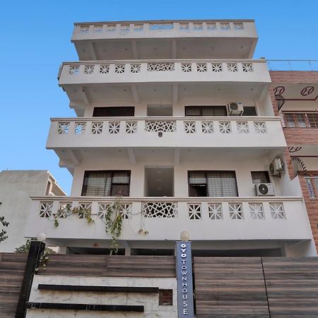 Hotel Collection O Samira Residency Near Botanic Garden Of Indian Republic Noida Exterior foto