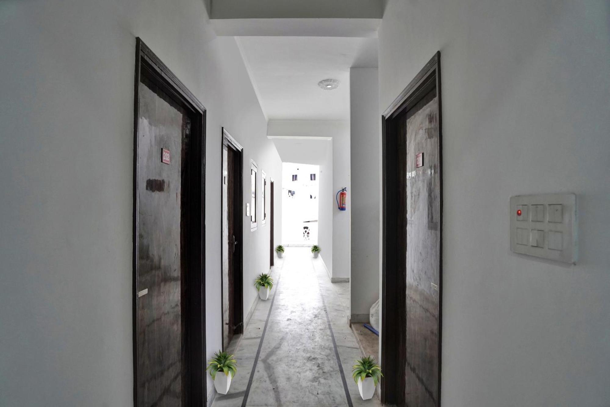Hotel Collection O Samira Residency Near Botanic Garden Of Indian Republic Noida Exterior foto