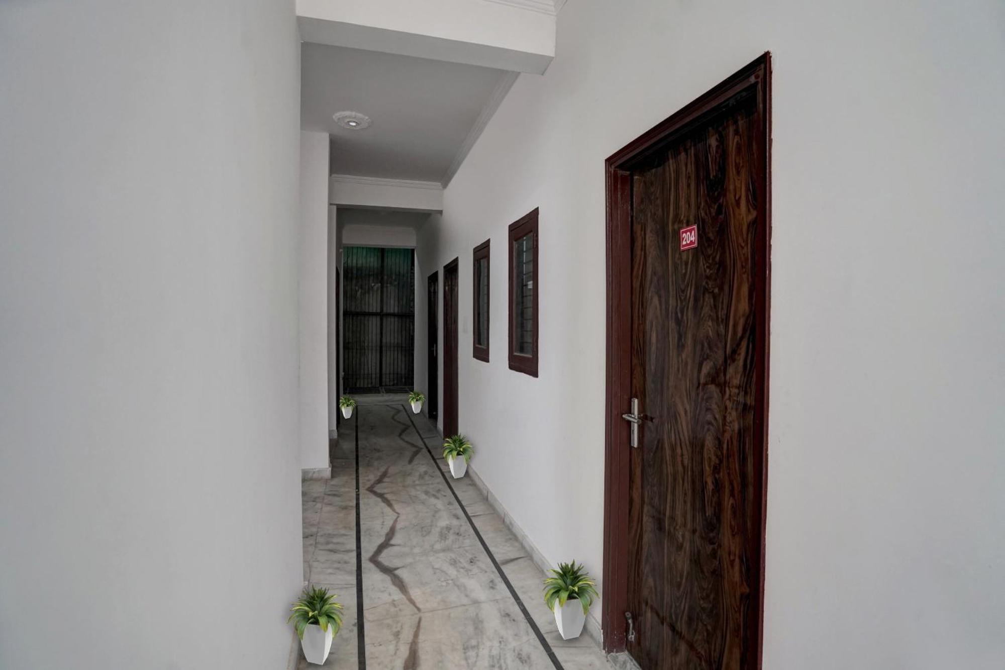 Hotel Collection O Samira Residency Near Botanic Garden Of Indian Republic Noida Exterior foto