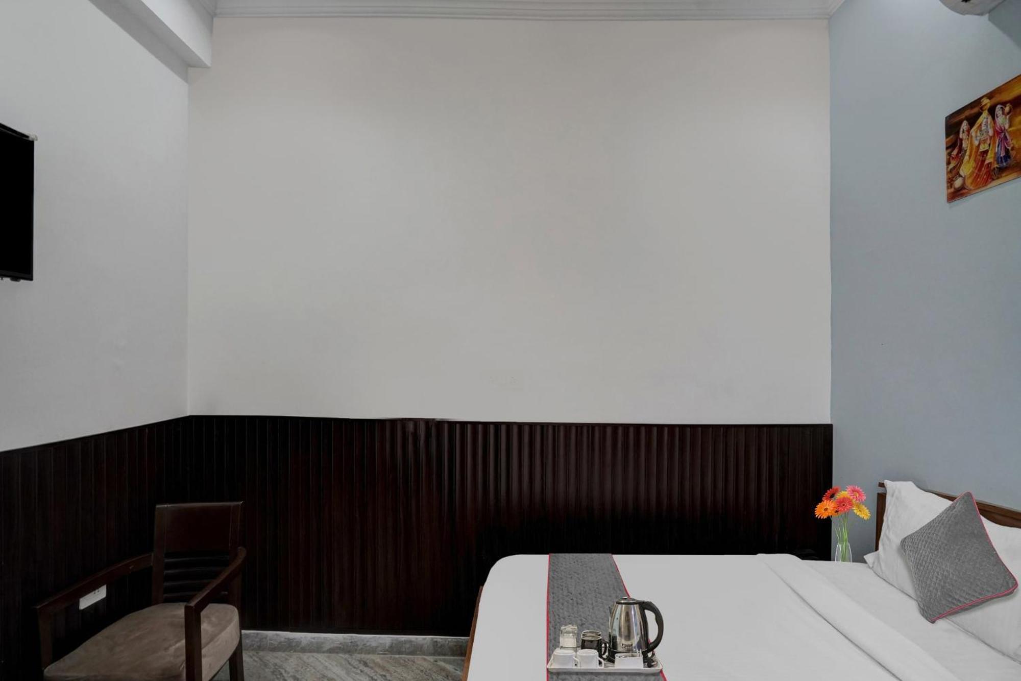Hotel Collection O Samira Residency Near Botanic Garden Of Indian Republic Noida Exterior foto
