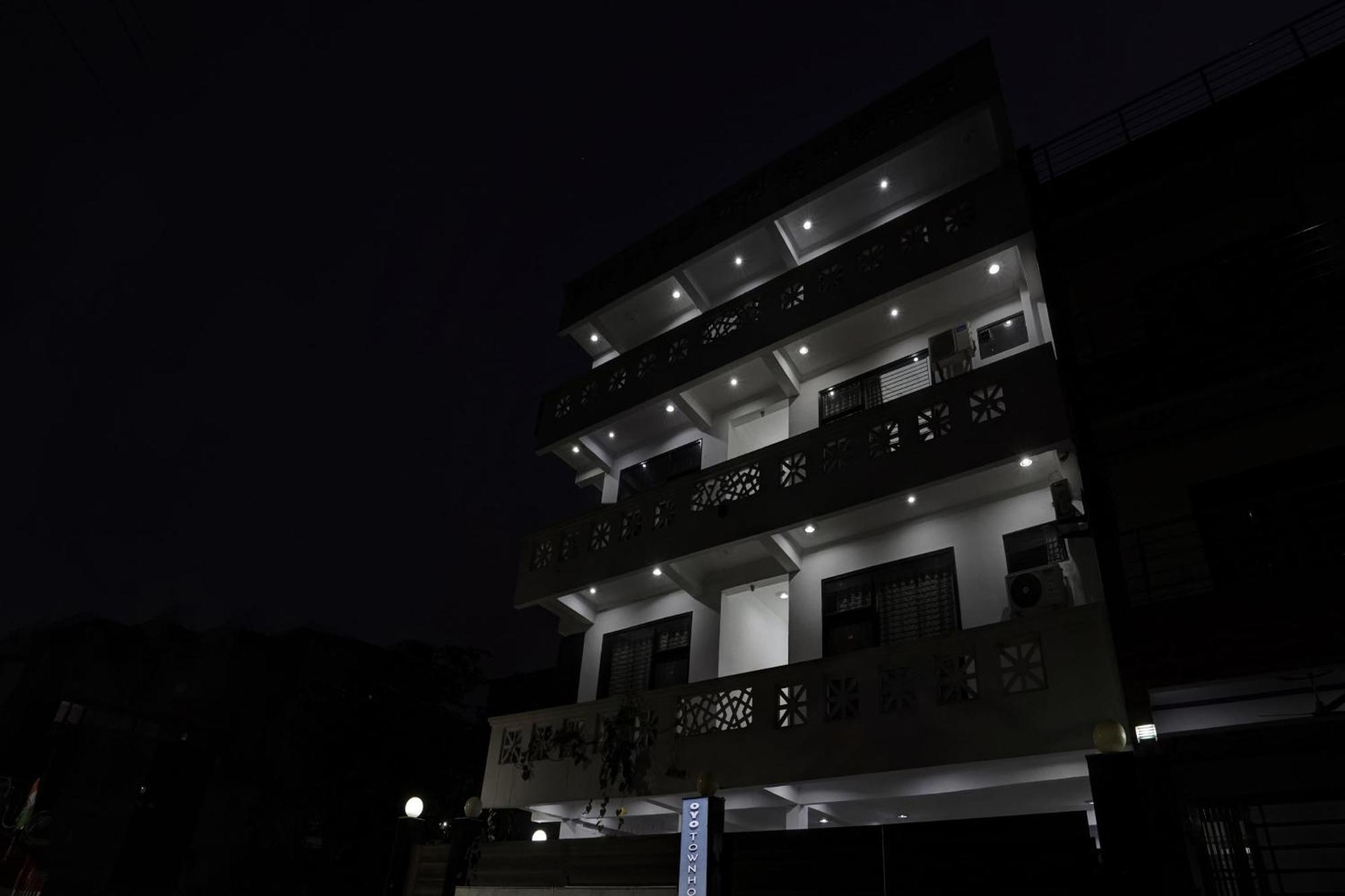 Hotel Collection O Samira Residency Near Botanic Garden Of Indian Republic Noida Exterior foto